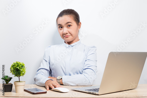 Fotografija Woman show disgust when she look at laptop