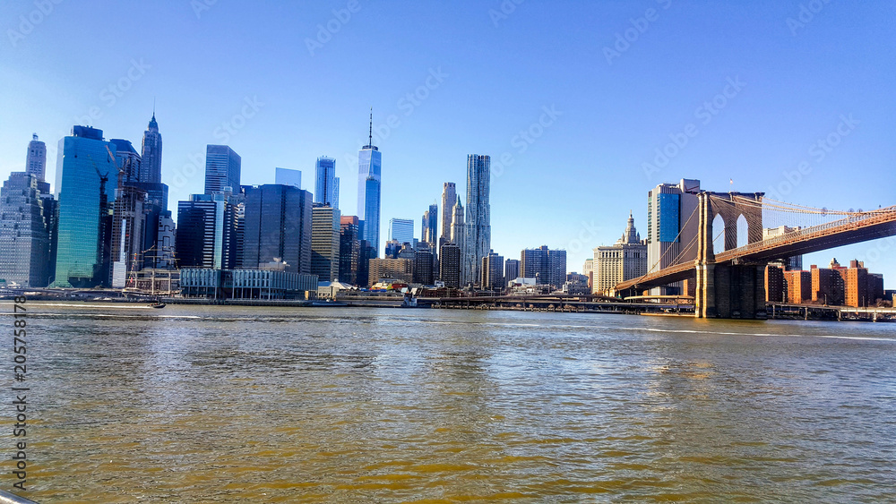 Obraz premium manhattan and brooklyn bridge from brooklyn