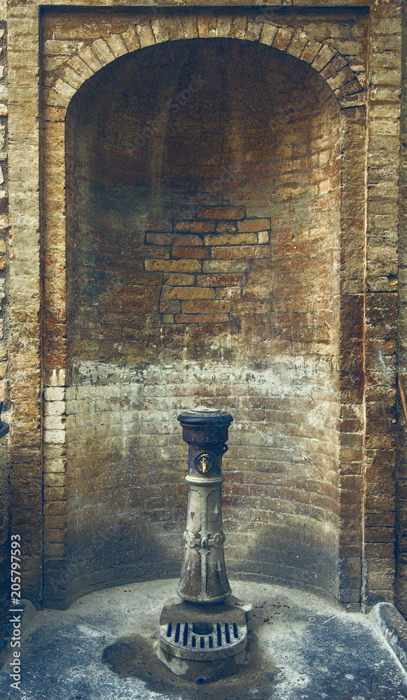 vecchia fontana in ghisa Stock Photo | Adobe Stock