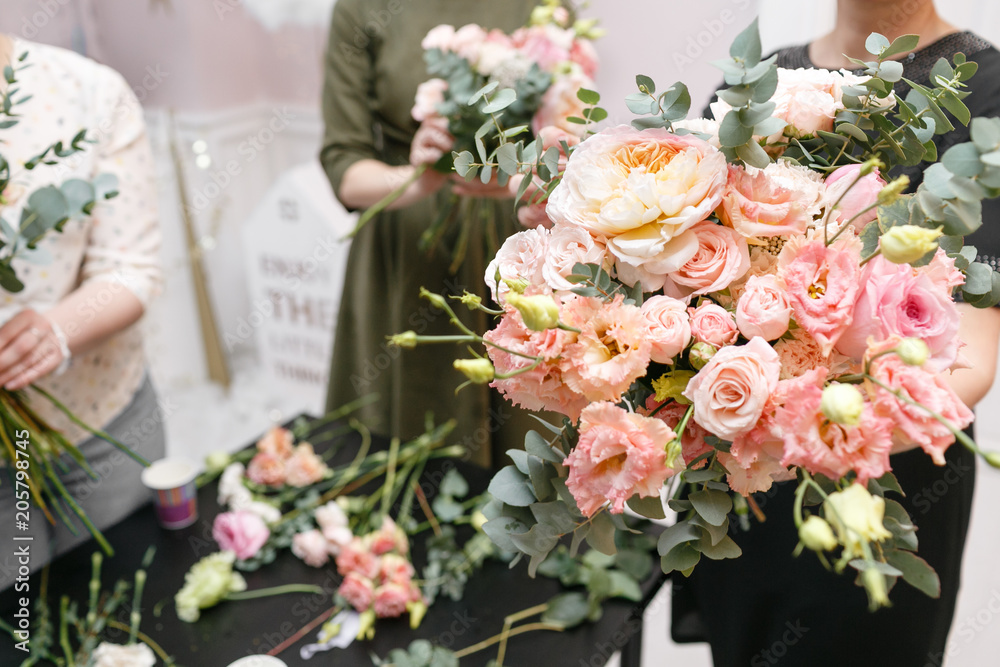 Master class on making bouquets. Spring bouquet. Learning flower arranging, making beautiful bouquets with your own hands Master class on making bouquets. Spring bouquet. Learning flower arranging, making beautiful bouquets with your own hands