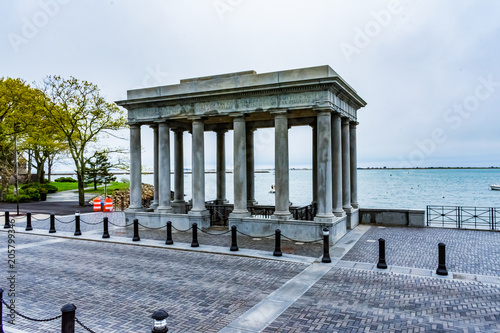 Foto Structure Surrounding Plymouth Rock