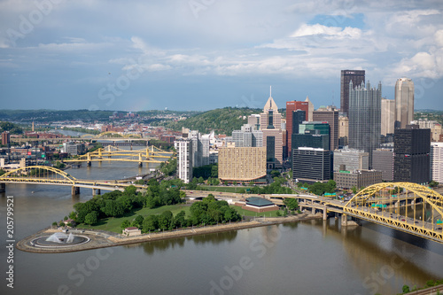 Pittsburgh City Skyline, The Point © Jenna Hidinger Photo