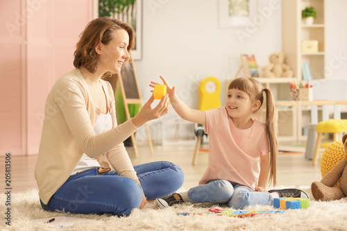 Female psychologist with cu...