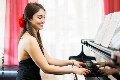 Woman Playing Piano © bokan
