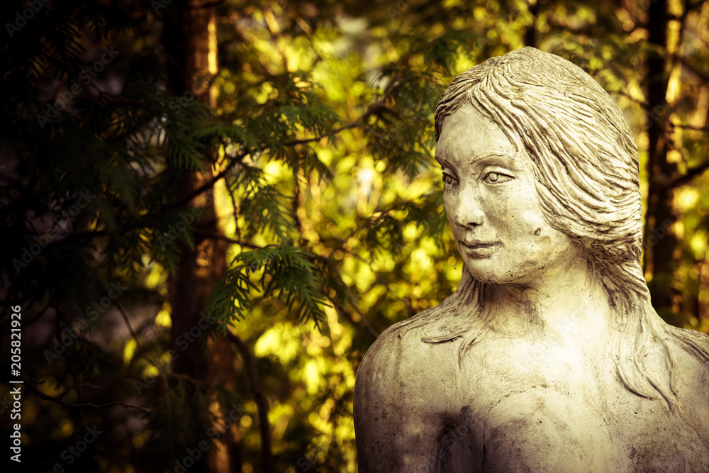 Pensice garden statue beauty.