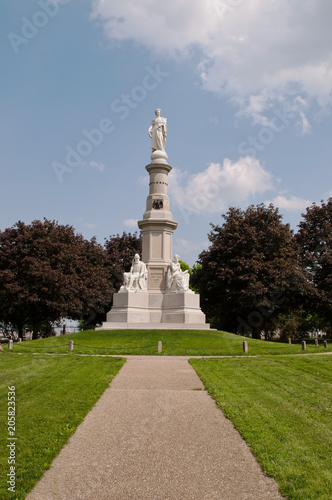 GETTYSBURG, PENNSYLVANIA 5-15-2018 The Soldiers National Monument in the Gettysburg National Cemetery © woodsnorth