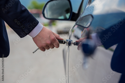 Selling a car, the seller gives the car keys to the buyer, buying a car, buying a new car with a smile