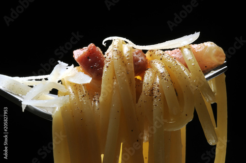 Spaghetti alla carbonara Cucina italiana Карбонара Καρμπονάρα Italian cuisine 카르보나라 Pasta كاربونارا カルボナーラ 培根蛋麵 Cocina Italia  photo