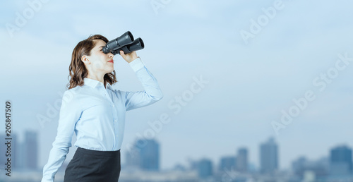 Konstfotografi 双眼鏡を持つビジネスウーマン