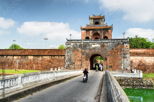 Fotografia, Obraz Scenic way to the Imperial City through the Ngan Gate