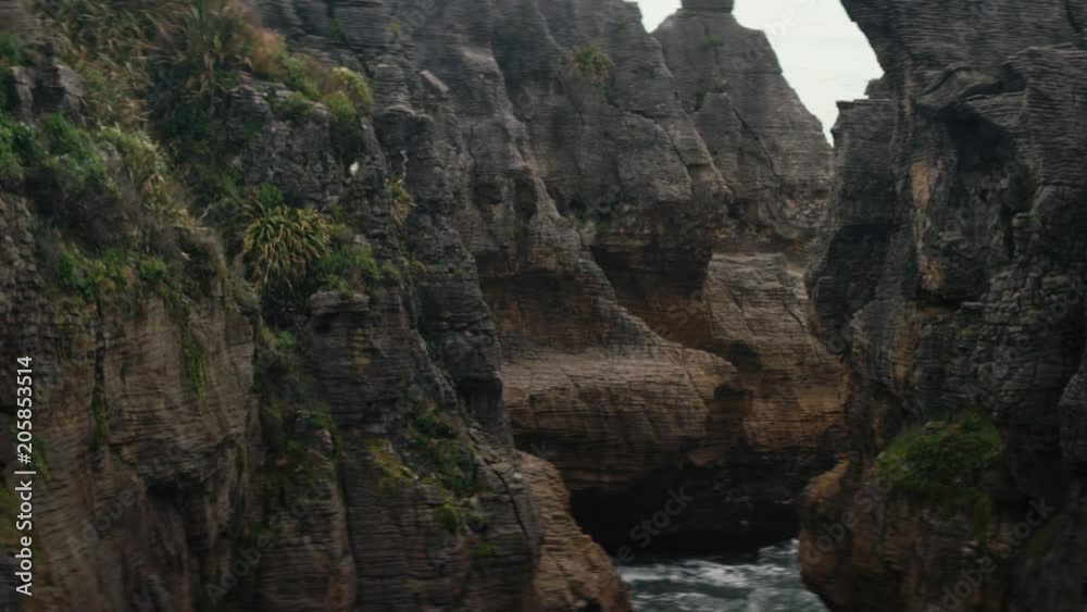 Tracking shot Pancake Rocks Punakaiki (anamorphic) Tracking shot Pancake Rocks Punakaiki (anamorphic)
