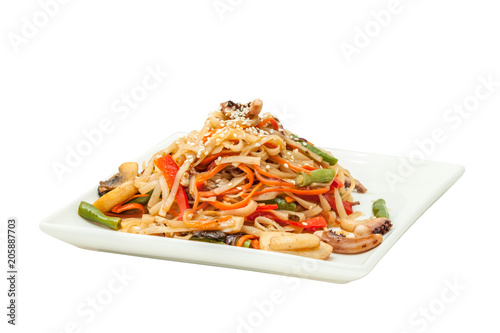 Chinese noodles with beef and vegetables
