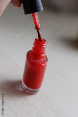 pintauñas de color rojo