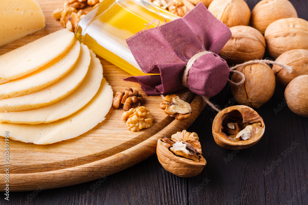 Shelled Walmut Walnuts in shell, shelled walnuts and walnut oil. It is used in dietary ...