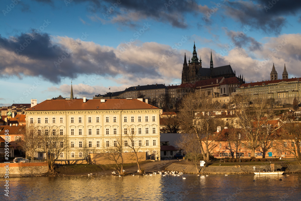 Obraz premium Castle in a golden light, Prague, Czech republic
