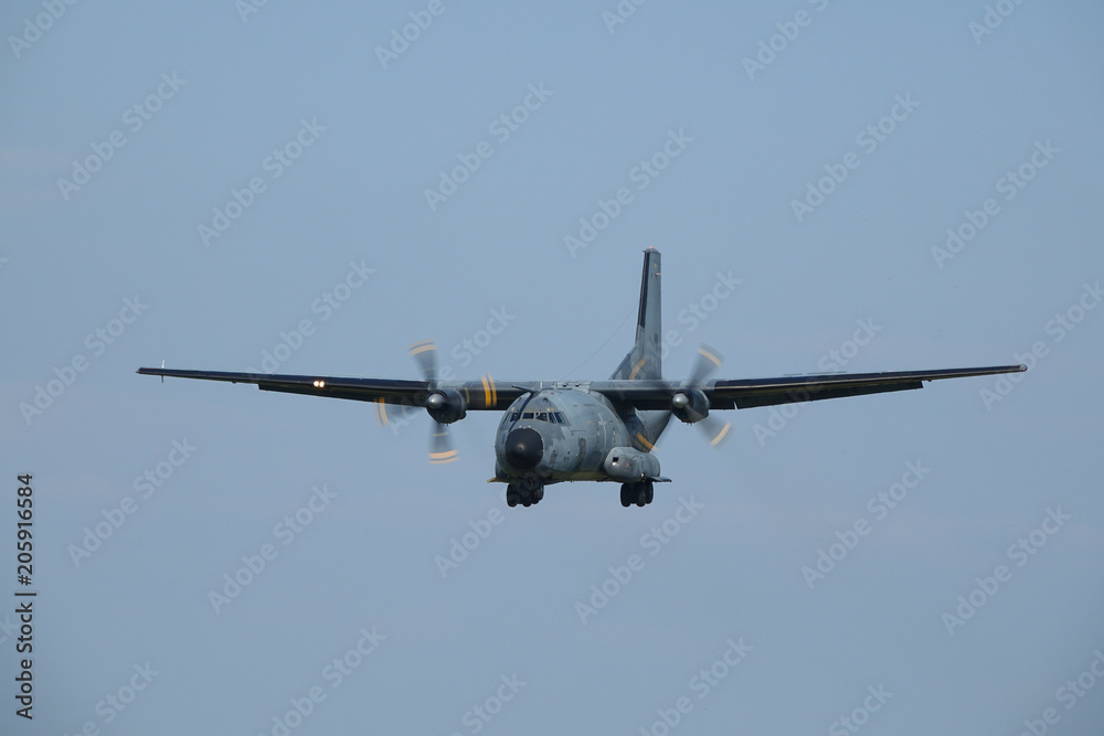 avion de transport militaire atterrissage avion de transport militaire atterrissage