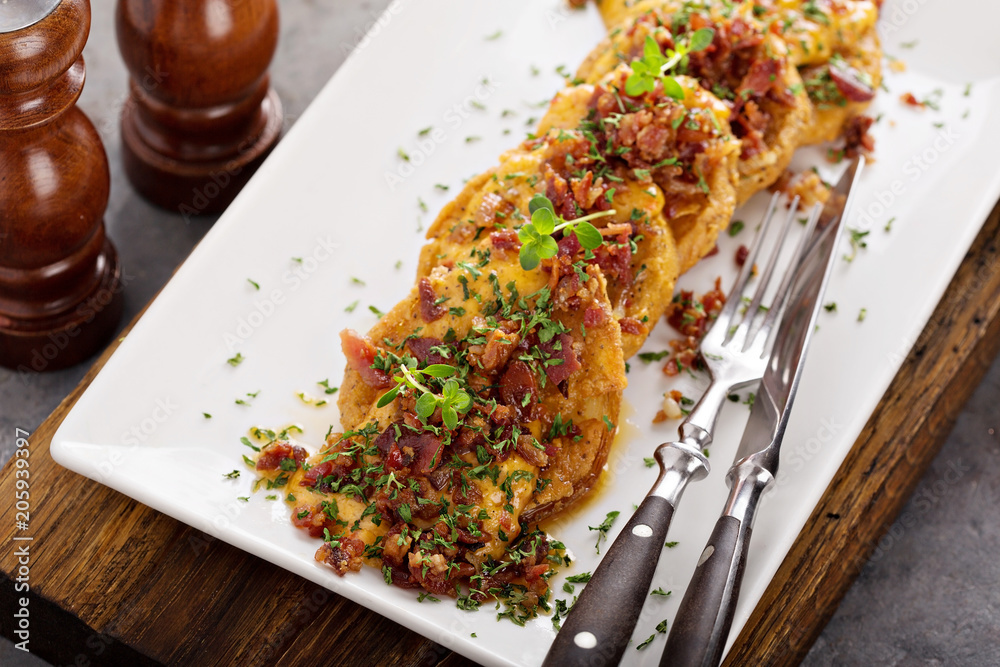 Fotografie Fried green tomatoes with cheese sauce
