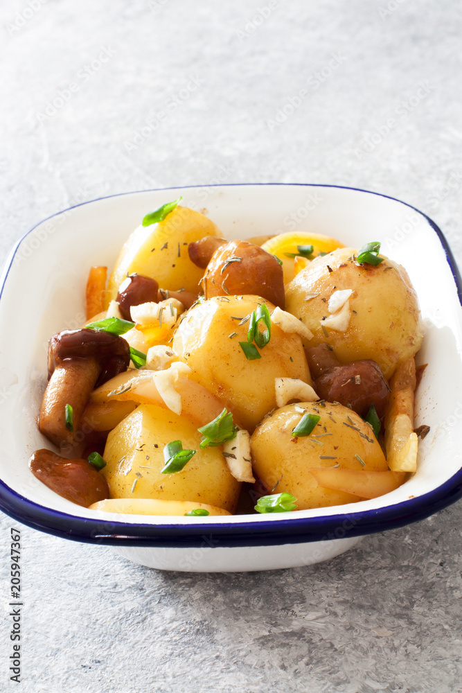 Baked Potatoes with Mushrooms Baked Potatoes with Mushrooms
