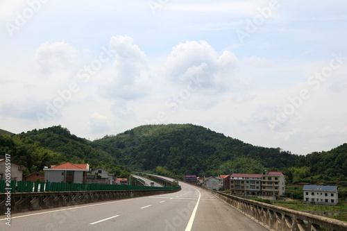 China's hunan highway construction along the scenery.