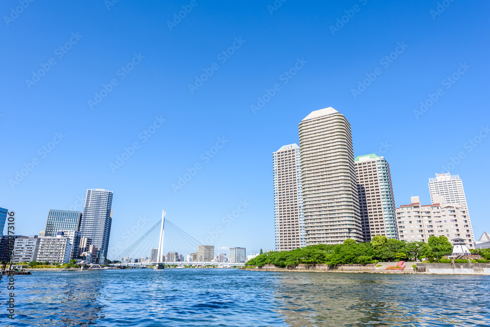 隅田川沿いの高層マンション High-rise condominium in Tokyo 隅田川沿いの高層マンション High-rise condominium in Tokyo