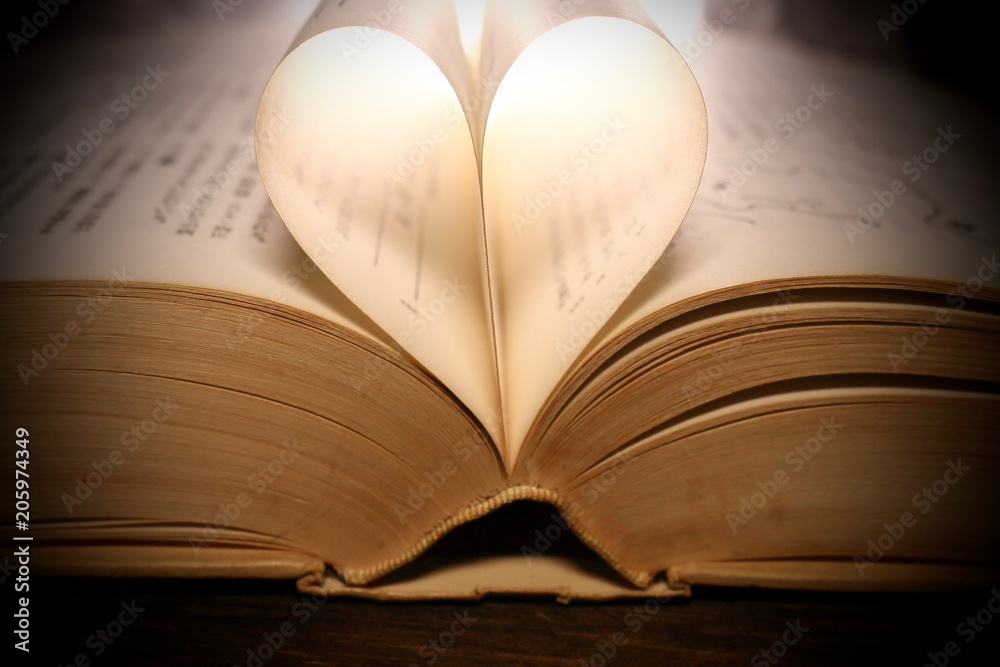 本のページで作るハート