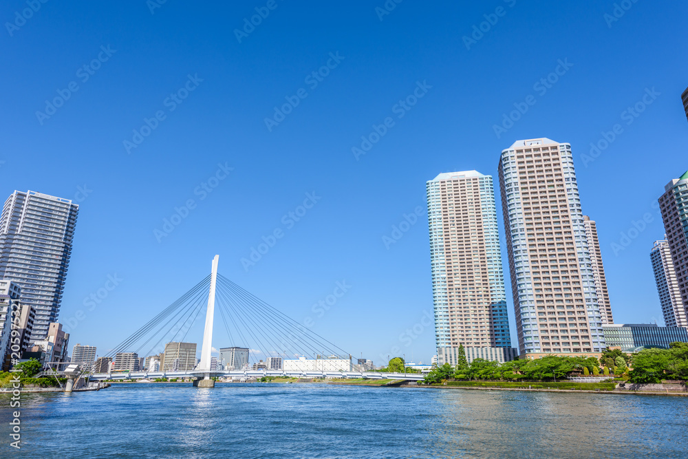 隅田川沿いの高層マンション High-rise condominium in Tokyo