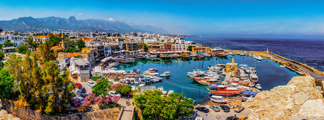 Fotobehang Cyprus Jachthaven van Kyrenia bij avond  © mindstorm