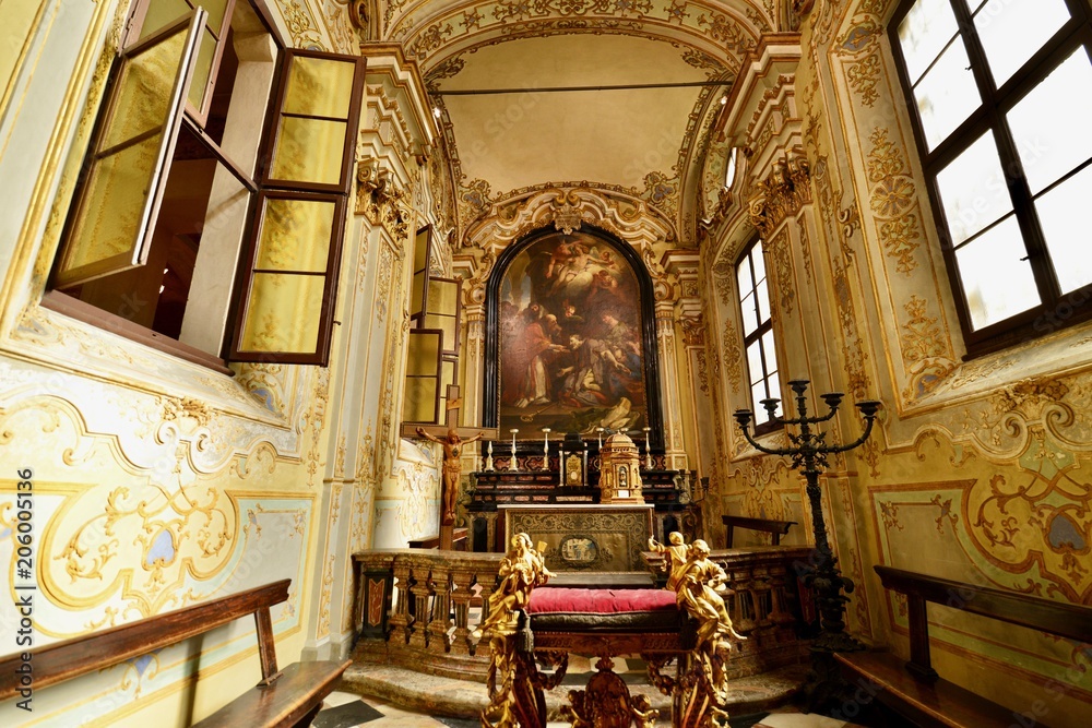 Fototapeta premium イタリアのミラノの教会と大学