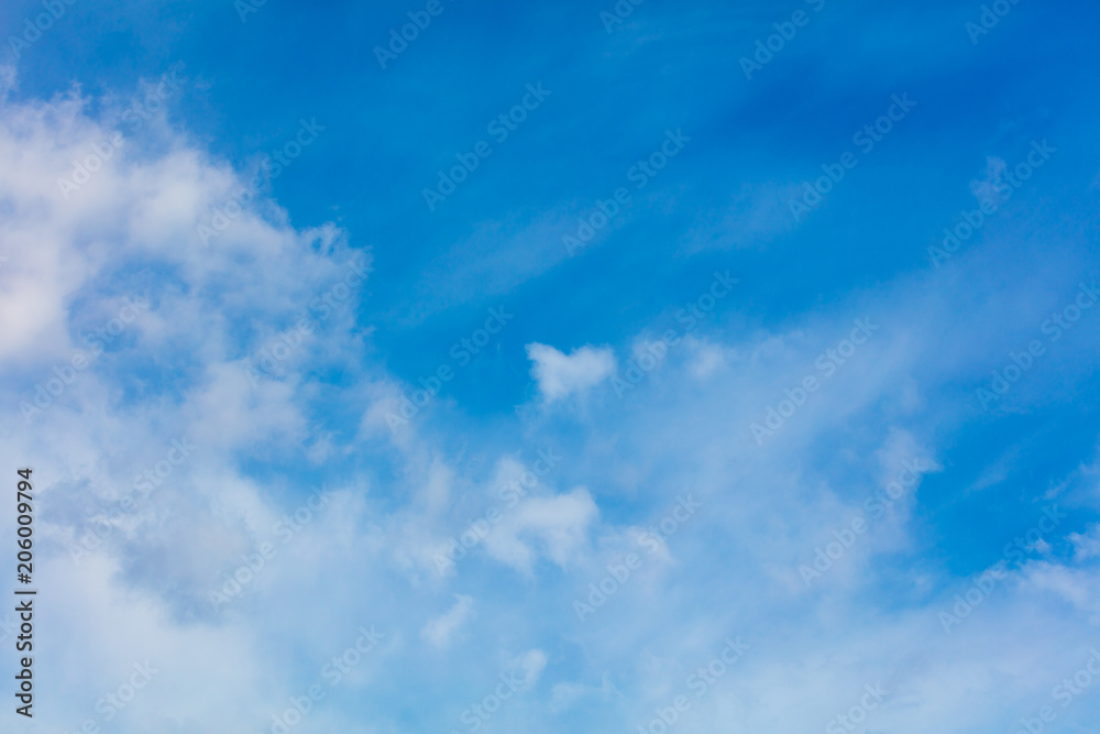 Obraz premium Clouds on a blue sky as a background