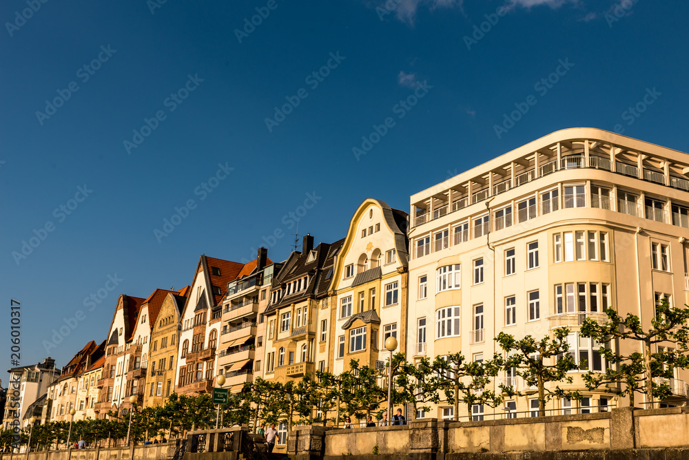 Hausfassaden in Düsseldorf am Rhein