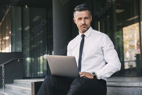 Obraz na plátně Portrait of a successful young businessman