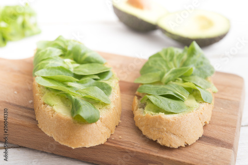 Bread with lettuce