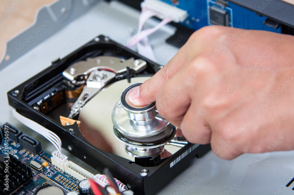 Obraz premium Repairing Hard disk DVR