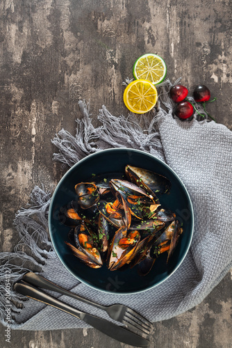 Mussel with white wine sauce on table