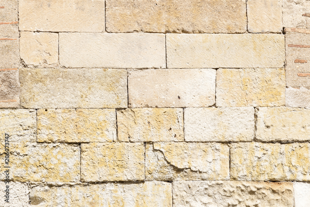 Naklejka premium Stary kamienny mur Pomarańczowy noszony przez upływ czasu, na tapetę