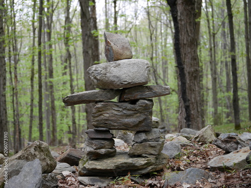 Inukshuk en forêt