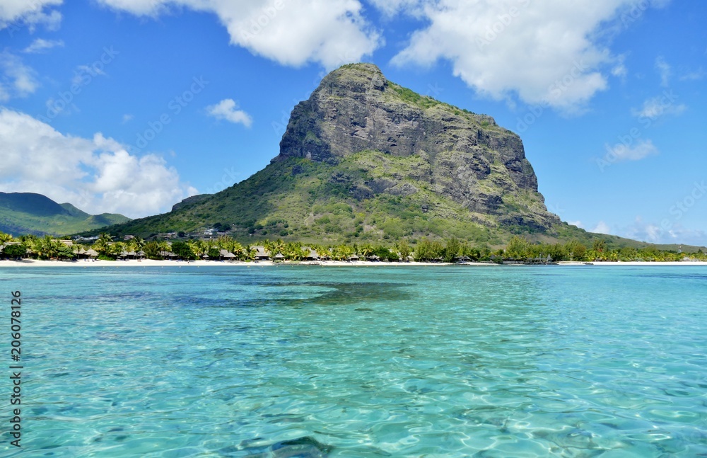 Fototapeta premium Mauritius / Le Morne Brabant vom Wasser aus