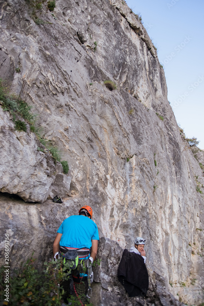 Fototapeta premium Escalades Prepare For Climbing On Mountain