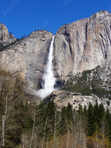 Yosemite National Park - Yosemite Waterfall 