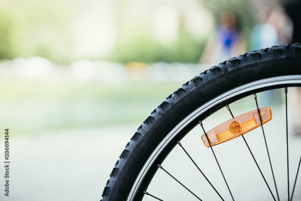 Fahrradreifen mit Katzenaugen, draußen, Textfreiraum Stock Photo ... Fahrradreifen mit Katzenaugen, draußen, Textfreiraum Stock Photo ...