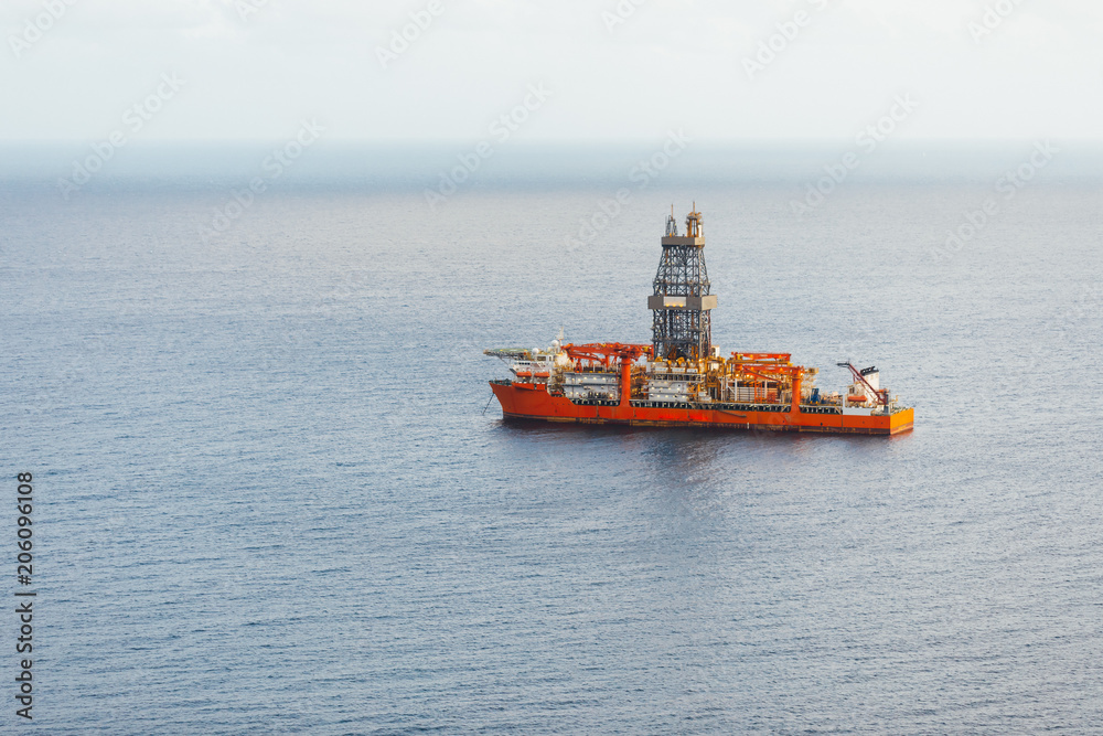 Fototapeta premium offshore oil and gas drillship