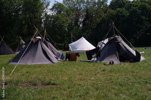 Enjoy camp life during the Scout vacation and sleep in the tent.