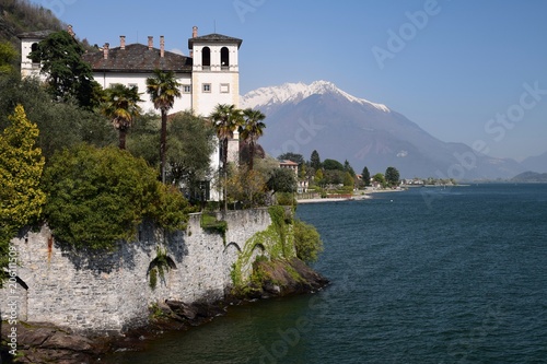 Le Palazzo Gallio dominant le Lac de Côme à Gravedona photo