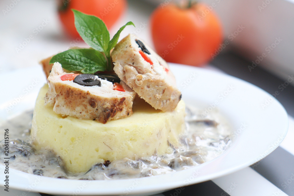 Meat rolls with mashed potatoes and mushroom sauce Meat rolls with mashed potatoes and mushroom sauce