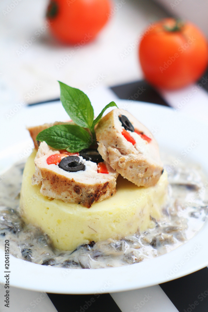 Meat rolls with mashed potatoes and mushroom sauce Meat rolls with mashed potatoes and mushroom sauce