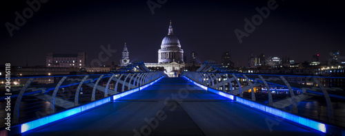 St Pauls - Millenium Bridge London
