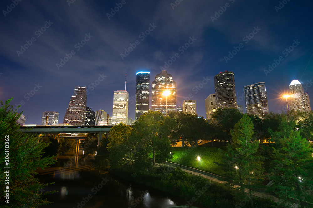 Obraz premium Houston Skyline over the Night Bayou