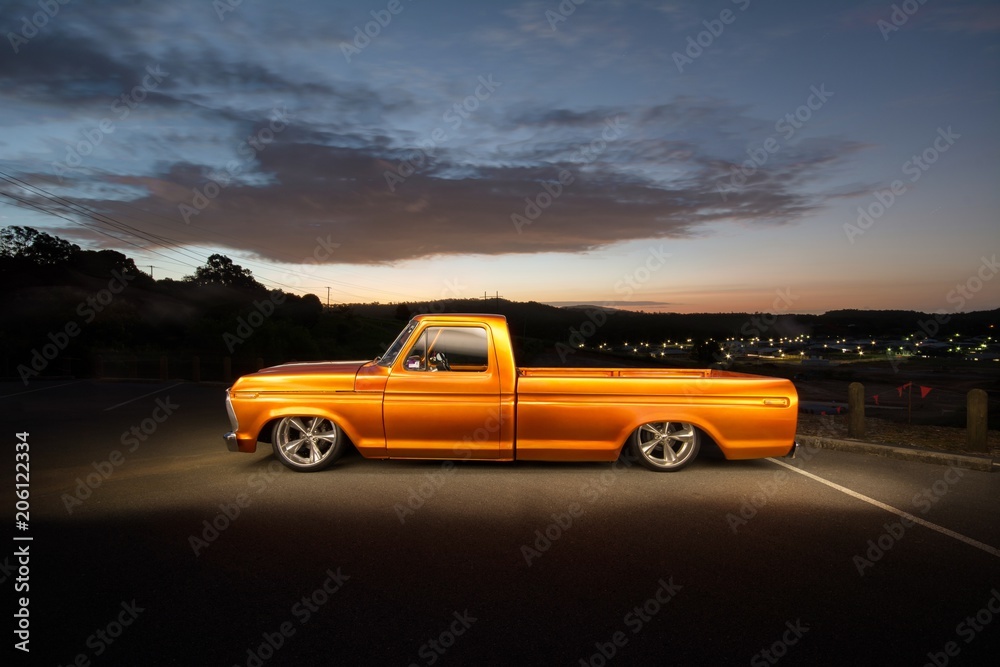 Naklejka premium F Truck Sunset