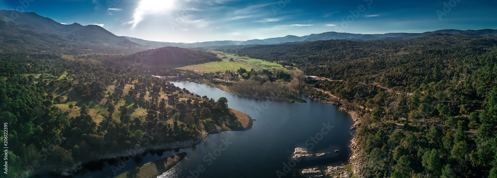 Obraz premium Vista aerea Panoramica del valle del Burguillo