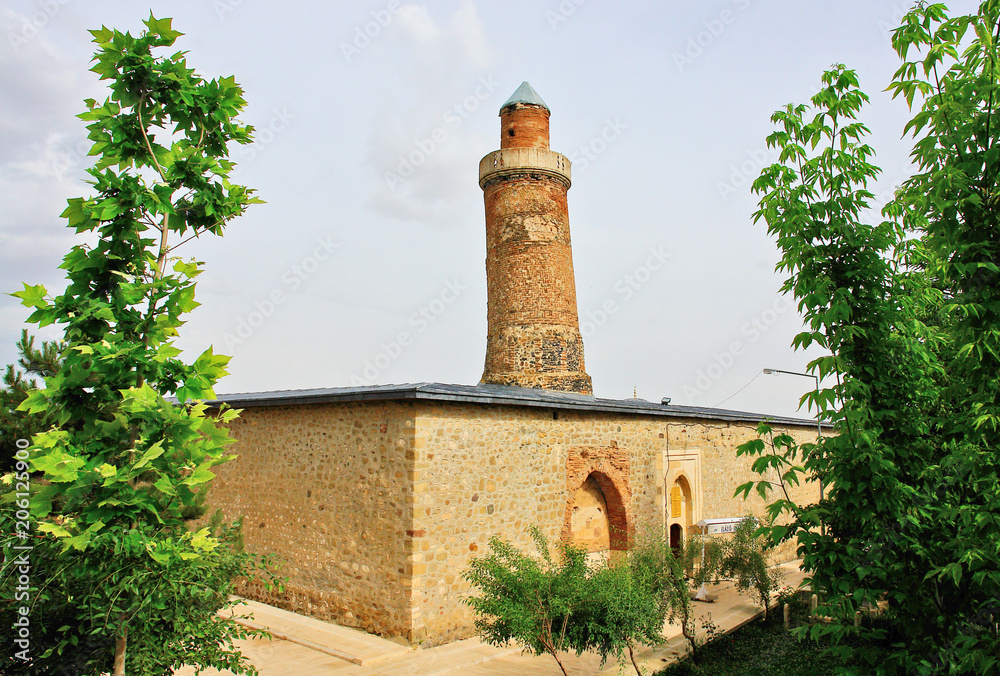 Obraz premium Leaning Minarett Ulu Camii Harput, Elazig, Turkay 